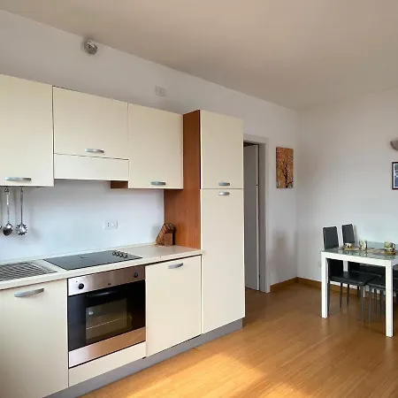 The Sky - Modern With Terrace View Apartment