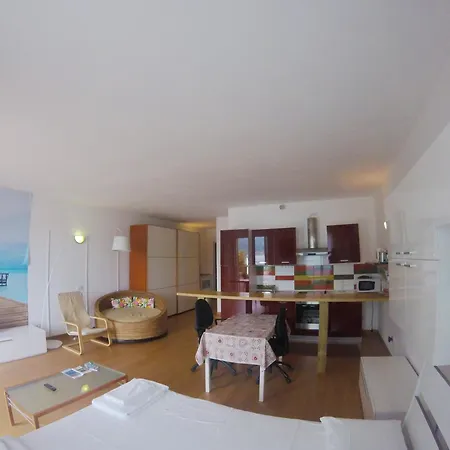 Apartment The Sky - Modern With Terrace View *